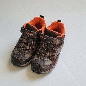 Stride Rite Made 2 Play Sneaker/boot Size 9.5 toddler.  Like New